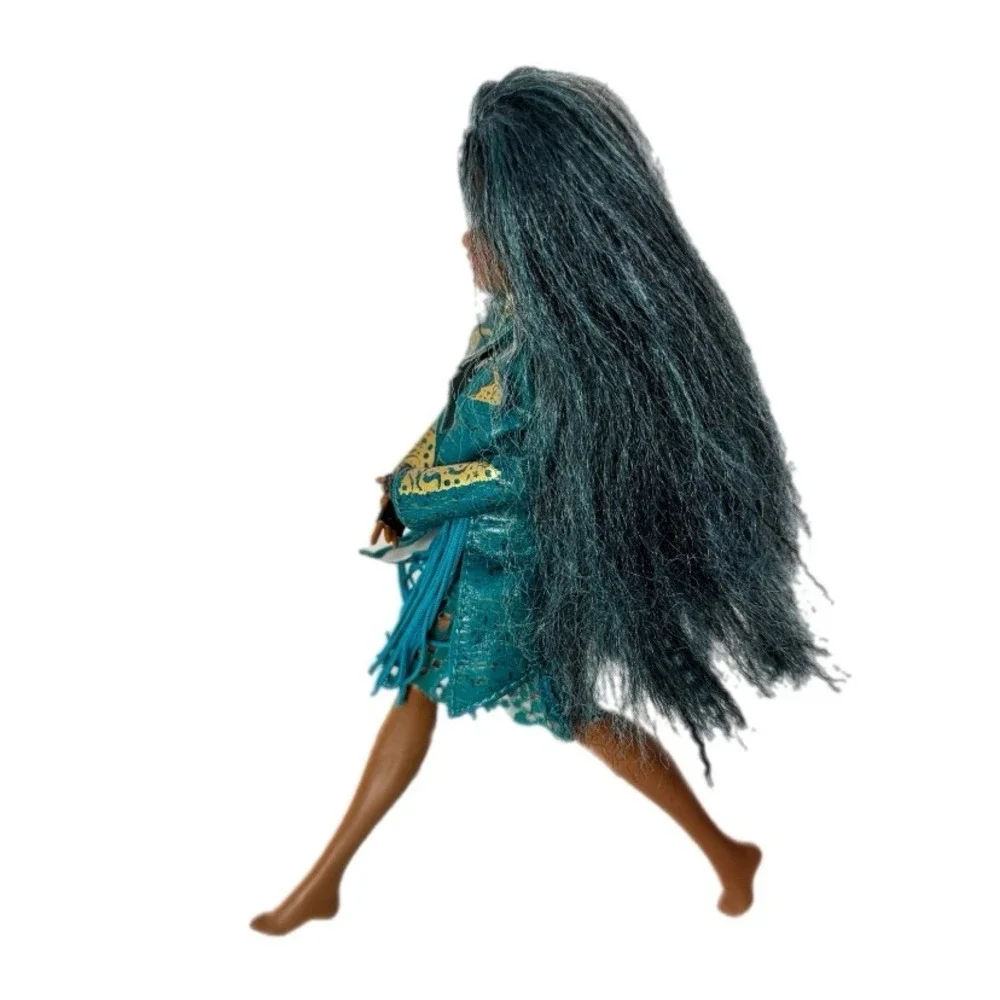 Hasbro Disney Descendants Uma Doll Girls 11 inch Teal Long Sleeve Pirate Toy